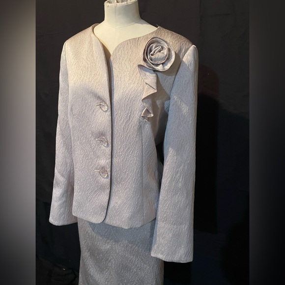 Kasper Silver Taupe Women's Suit 12 NWOT - Picture 2 of 9